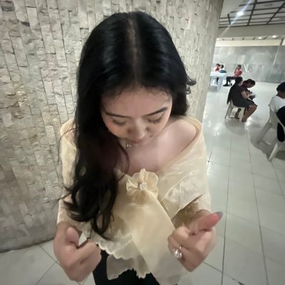 di nya raw ako kilala pakisabi na lang sa bitch na yan ako ang girlfriend ni lee chan (was @gojosatrue)