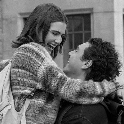 primeiro acervo dedicado ao maior casal de off campus: Garrett & Hannah 📖♥️ a gente tá aqui pra entregar tudo: muitas fotos, vídeos, memes e surtos ✨