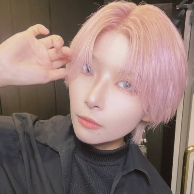 男装夜喫茶(@lunabar21 )で働きます新人の透です🐠 映画をよく見る化粧品オタク