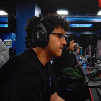24. Call of Duty Player & Content Creator @VyreEmpire / https://t.co/cIAZuMW4qW / Powered By @GoBlacklyte Code: JGrip 10% OFF