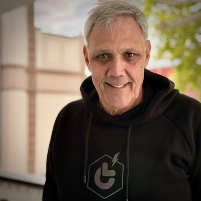 Als Hesse, Blogger, Hobbyfotograf, Liberaler und Technikbegeisterter führt er ein Leben mit MS und ist immer offen für Neues.🎗️