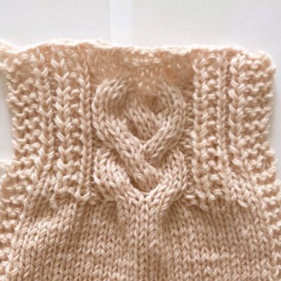 PUNNTA_'s profile picture. 編み物初心者です🔰 棒針とかぎ針どちらも好きです🧶無言フォローや無言いいね失礼します。仲良くなれたら嬉しいです🌼よろしくお願いします。