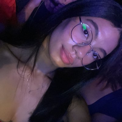 Belleexzz's profile picture. sendo eu, apenas eu… as vezes sumo e depois volto
