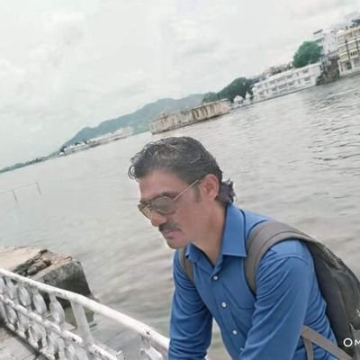 वो पथ क्या,
जिस पथ पर बिखरे शूल न हो,
पथ पर पथिक कुशलता क्या,
नाविक की धैर्य प्ररीक्षा क्या,
जब धाराये प्रतिकुल न हो.
तुम रक्षक काहू को डरना⚔️