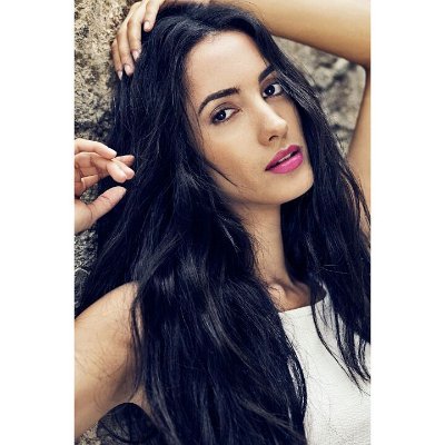 Stay true to yourself. Don't fake it. Don't conform to the norm. Don't follow the crowd. Be your truest self. Happy girl.