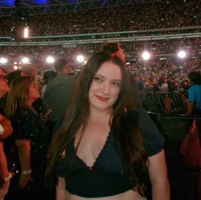 24. coldplay lover. wembley n2, 3+4+5+6🪐🌈
