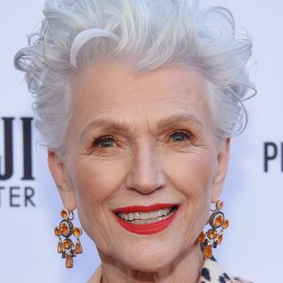 Bestselling International Author of A Woman
Makes
A Plan 📖 Doctor of Dietetics👩🎓
Supermodel😉💃
#ItsGreatToBe76 Manager:
anna@mayemusk.com
