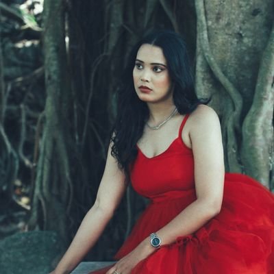 • Just a small town girl ; You'll see my 'life lately' here.
(◔‿◔) ~ Sports Management professional, books, eye on artillery, desi chinese, 💅🏻,💌 , 🪬etc