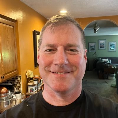 Attorney, Project Manager, Poet, Parent, and someone trying to figure out life as I go. 🧵as jeffroushwriting. he/him