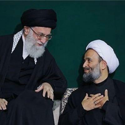 طلبه🌼
آه از شفقی که روز را به شب میرساند و
آه از دهر آنگاه که بر مراد سفلگان میچرخد