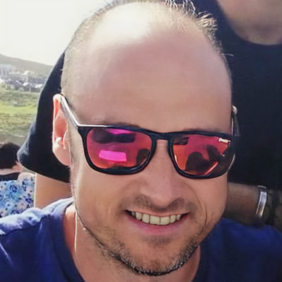 Follow me I will tell you a bad joke.. And probably banter your club.. Yes I'm aware I'm bald.