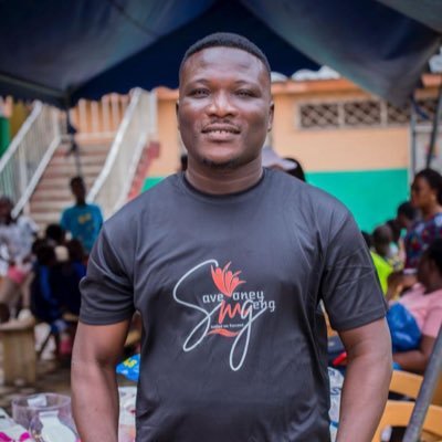 A proud Chelsea fan, loves music and bad at being bad and good at being good. love being around positive people.