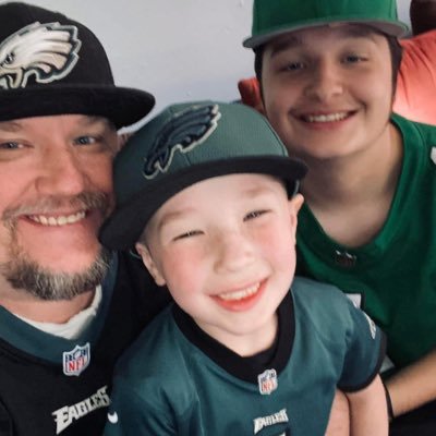 Dad Marine Philly Sports @twitch partner @_playerslounge @gamersupps @kontrolfreek #RingTheBell #FlyEaglesFly #WeAre #LetsGoFlyers #MadeForThis #Nova