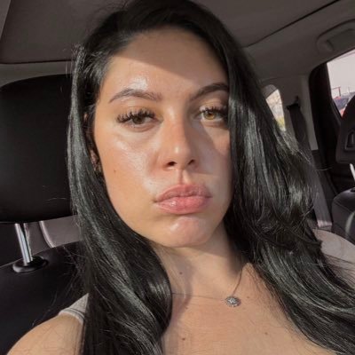 rarest_rose_'s profile picture. a powerful ass bitch