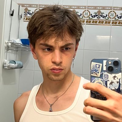 Lunoxiproxi's profile picture. 