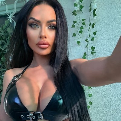 Evil woman & dominant mistress shiny fashion 🖤