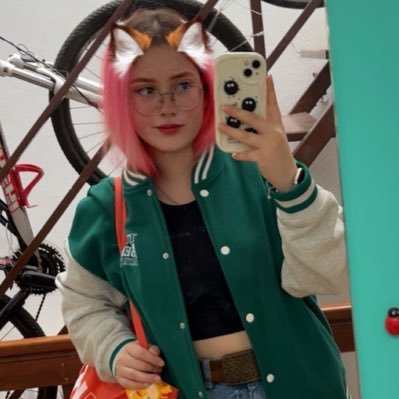 UmutluWakaa's profile picture. 22 • ENFP-T • ⎊ • Part-Time fangirl Full-Time @iamnotmishapm ‘s melow 🤍✨