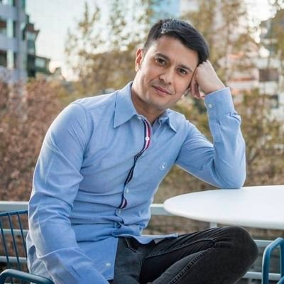 Chileno. Consultor de Márketing & Wellness.
Licenciado en Artes, Actor, Autor, Life Coach.