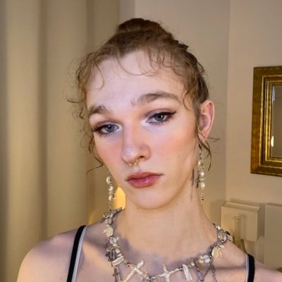 delulu_deluxe's profile picture. certified gremlin 🤓 @lunababyme for my link 🙄