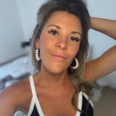 Recovering Shitshow & Host of Adult Child. Unapologetically authentic. Breaking the cycle of generational dysfunction. 100k on IG (adultchildpod)
