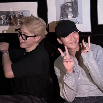 lachimol_ala's profile picture. Everyone  Becomes An Army When It Comes To Hate BTS.
sorry but i don’t give a fuck about those armies.