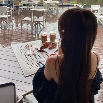 チクスト反対連合軍🚩締まりのいい穴狙います♡ noteの名前は穴広毛万太郎。穴広毛っても毛は無いけどね頭の話じゃないよ🧘♀️競輪大好き!パチンコパチスロ🧚🏻大好き!ボートは…💅麻雀ぼちぼち🀄️有馬記念3年連続的中継続 💃ギャンブル好きと犬好き共は這いつくばって集まりなさい👶♡