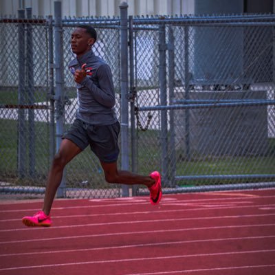 400time 48.1 | 100Time 10.74 Varsity Track🏃🏽♂️| 5’9 |C/O ‘27 Klein High School| 4.34 GPA| NCAA ID 2405285886 📲 (346)442-2975 Email:cevans2027@icloud.com