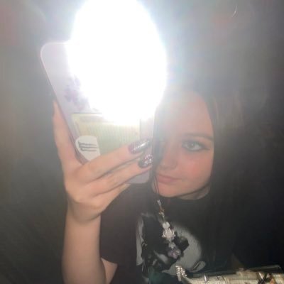 they/them | ur fav concert girly😚 | met james marriott + arthur hill!! eras tour cardiff attendee | #1 ihih + treacherous defender | 18