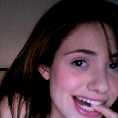 hiddennlaura's profile picture. acc made to hide from irl ppl