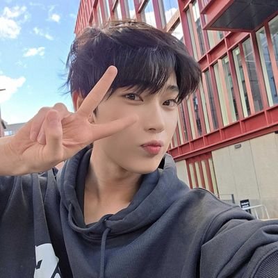 roroshintaside's profile picture. ⋆˚࿔ Enhypen ot7 🩷 𝜗𝜚˚⋆
Now playing : 

⋆｡ﾟ☁︎｡ moonstruck ⋆｡ ﾟ☾ ﾟ｡⋆

        ▶︎ •၊၊||၊|။||||။၊|• 2:45