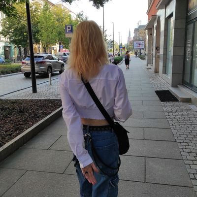 mari74273's profile picture. 