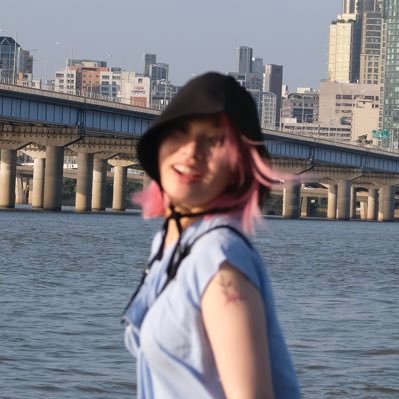 chichi90673052's profile picture. 笨蛋美女｜走遍了全世界才发现美丽没有旗舰店 ｜想让AI帮我做交易