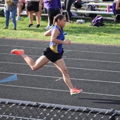 🎓2028/Clay Local Schools-Portsmouth Ohio/ 100m dash-14.07, 200m dash-29.66/ 4x1-, 4x2/4th leg/A,B student