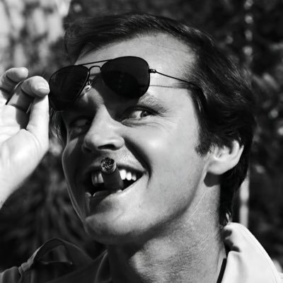 LX7QQ's profile picture. رجل يمتلك عدة شخصيات