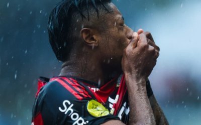 Flamengo do asfalto e do morro,
de Deus e do povo e do meu coração