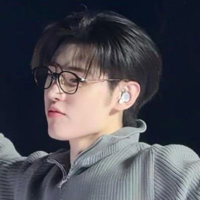 — 𝘢 𝘨𝘪𝘳𝘭 𝘸𝘩𝘰 𝘭𝘰𝘷𝘦𝘴 성훈 𝘴𝘰 𝘮𝘶𝘤𝘩💕
— heehoon undercut enthusiast👀