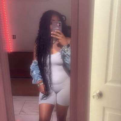 givePUMPmoneyy's profile picture. 