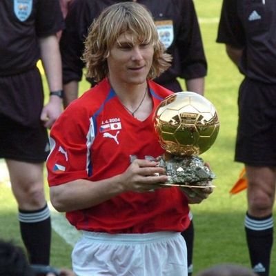 Baller. Sarcastic. Die hard Man United fan with a soft spot for Real Madrid and AC Milan. Spawn of Satan.