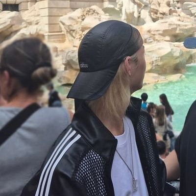 freakingunfair's profile picture. eu i o felix babando nos músculos do skz ⊹₊⟡⋆ nevie e stay ot8