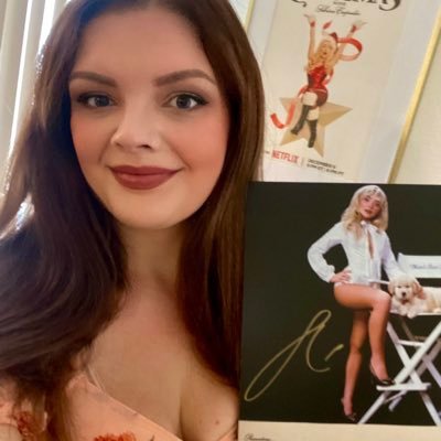 Classic film addict and Sabrina Carpenter stan currently writing a treasury of women's recipes throughout the history of cinema! ✨