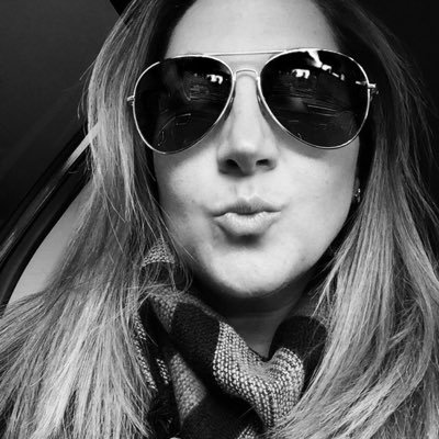 Mamá, esposa, psicopedagoga, Soñadora, tímida, rara... La vida es solo un momento, atrévete...