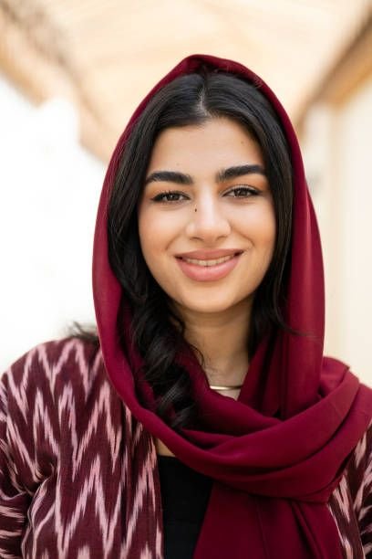 ايها الفرسان رواد السماء انا قوم الي المجد ظماء خبرونا وانقعوا غلتنا كيف جو الساءدين العظماء كيف جو الفتح فيم
