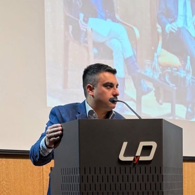Emprendedor, republicano, liberal clásico, metalero, cruzado y director ejecutivo en @cronicaregion4l