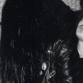 viniletti's profile picture. En medio del bullicio del mundo moderno, encuentro refugio en las sonatas de Beethoven, las sinfonías de Mozart y las emociones vertiginosas de Stockhausen