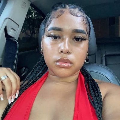 ExpOluwatosin's profile picture. licensed Massage therapist