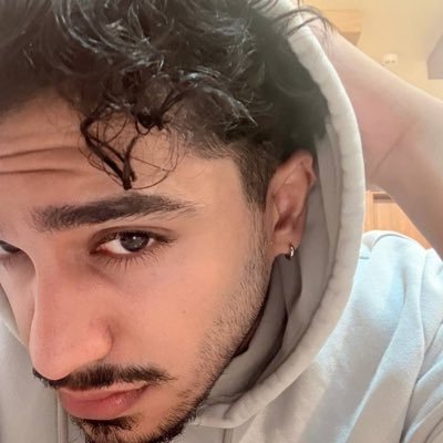 MstfaAzizi's profile picture. 