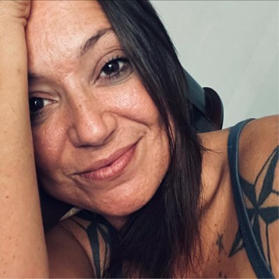 roseglenn293593's profile picture. 