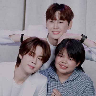 🌦 เรียกพี่บุ๋นว่าแดดดี้ ツ ⛈️🌃 Overthinking mind with a sensitive 🩵 ธันวาคมอยู่ใกล้มกราคมมากแต่... 🐱🐷 อ่านหนังสือ ฟังเพลง ดูอนิเมะ หนัง ซีรี่ส์ บ่นไปเรื่อย
