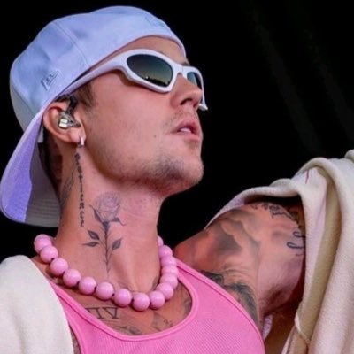 Shit don't even usually get this big without a Bieber face. •Fan Account•