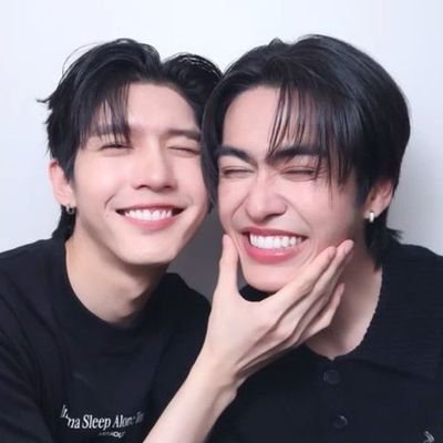 ★ • 🐯🐶• ★ | A paradise is full of lies.
| #中本悠太 🦋 | @besevboom = 🏠
hongshihong's wife